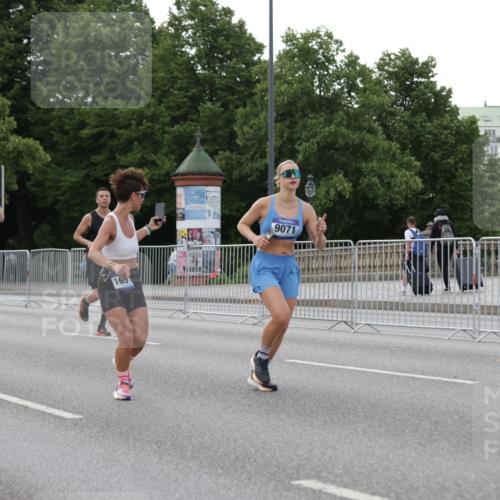 29.06.2025 - hella hamburg halbmarathon Jannik Wohlers http://msf.ph/oto/8142248 29.06.2025 10:07:24 Lombardsbrücke 1079, 1173, 2136, 2190, 2309, 3328, 4228, 4502, 4864, 5100, 5287, 6918, 7760, 9071, 9966, 10212, 10703, 11114, 11394, 11641, 12378, 12789, 13458, 16241, 16539, 16915, 18270, 18531, 18721, 19134 meine-sportfotos.de