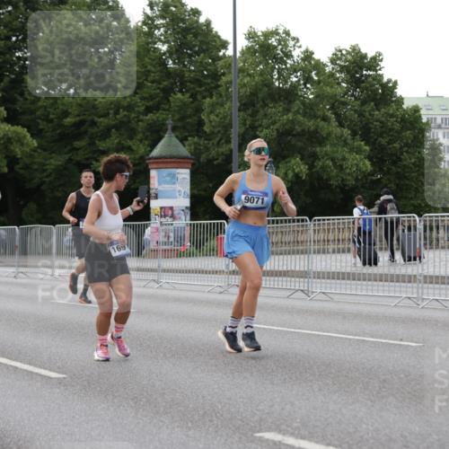 29.06.2025 - hella hamburg halbmarathon Jannik Wohlers http://msf.ph/oto/8142250 29.06.2025 10:07:24 Lombardsbrücke 1079, 1173, 2136, 2190, 2309, 3328, 4228, 4502, 4864, 5100, 5287, 6918, 7760, 9071, 9966, 10212, 10703, 11114, 11394, 11641, 12378, 12789, 13458, 16241, 16539, 16915, 18270, 18531, 18721, 19134 meine-sportfotos.de