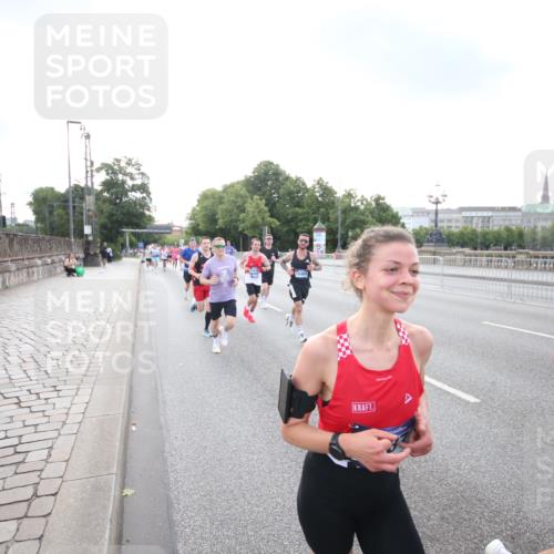 29.06.2025 - hella hamburg halbmarathon Jannik Wohlers http://msf.ph/oto/8142257 29.06.2025 09:45:24 Lombardsbrücke 1080, 1686, 1707, 1894, 2460, 4679, 5187, 5550, 6878, 7880, 7965, 8190, 10270, 10484, 10876, 11120, 12232, 12308, 12681, 13066, 13167, 13343, 13618, 13686, 13754, 14167, 14466, 14549, 14622, 15326, 15507, 15835, 15887, 16712, 16724, 16755, 17117, 17191, 17197, 17322, 18135, 18177 meine-sportfotos.de