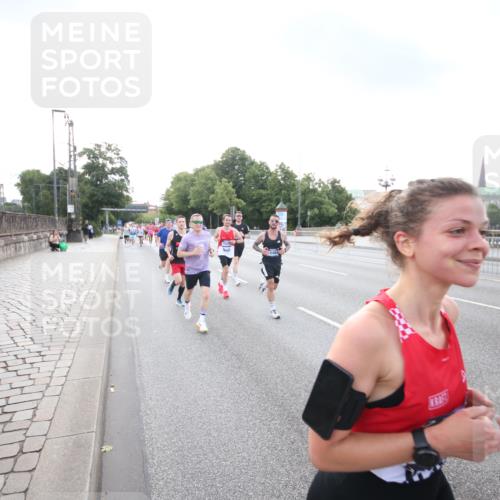 29.06.2025 - hella hamburg halbmarathon Jannik Wohlers http://msf.ph/oto/8142262 29.06.2025 09:45:24 Lombardsbrücke 1080, 1686, 1707, 1894, 2460, 4679, 5187, 5550, 6878, 7880, 7965, 8190, 10270, 10484, 10876, 11120, 12232, 12308, 12681, 13066, 13167, 13343, 13618, 13686, 13754, 14167, 14466, 14549, 14622, 15326, 15507, 15835, 15887, 16712, 16724, 16755, 17117, 17191, 17197, 17322, 18135, 18177 meine-sportfotos.de