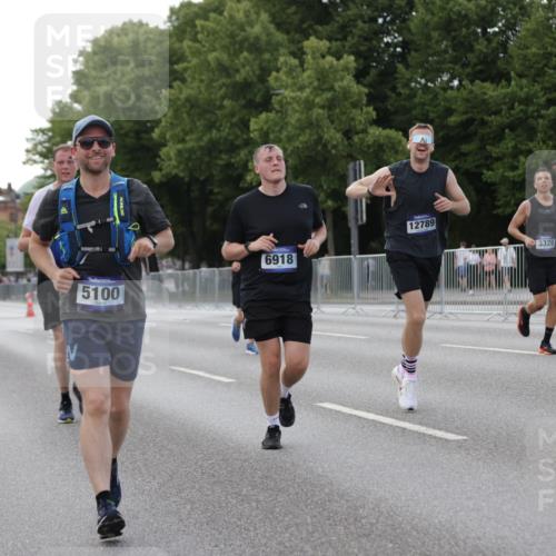 29.06.2025 - hella hamburg halbmarathon Jannik Wohlers http://msf.ph/oto/8142264 29.06.2025 10:07:25 Lombardsbrücke 1079, 1173, 2190, 2309, 3328, 4228, 4502, 4864, 5100, 5287, 6918, 7760, 9071, 9966, 10212, 10703, 11114, 11394, 11641, 12378, 12789, 13458, 15785, 16241, 16539, 16809, 16915, 18270, 18531, 18721, 19134 meine-sportfotos.de