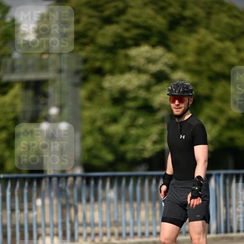 29.06.2025 - hella hamburg halbmarathon Dr. Thomas Lammeyer http://msf.ph/oto/8142266 29.06.2025 09:10:46 Kennedybrücke  meine-sportfotos.de