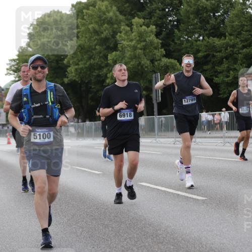 29.06.2025 - hella hamburg halbmarathon Jannik Wohlers http://msf.ph/oto/8142270 29.06.2025 10:07:25 Lombardsbrücke 1079, 1173, 2190, 2309, 3328, 4228, 4502, 4864, 5100, 5287, 6918, 7760, 9071, 9966, 10212, 10703, 11114, 11394, 11641, 12378, 12789, 13458, 15785, 16241, 16539, 16809, 16915, 18270, 18531, 18721, 19134 meine-sportfotos.de