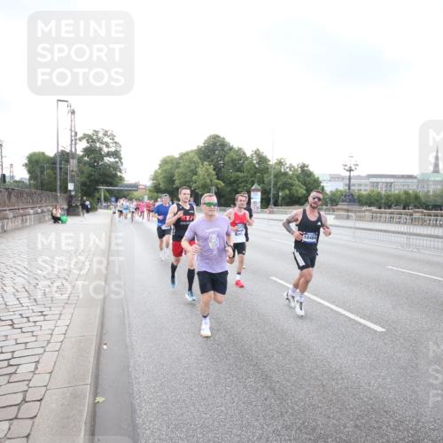 29.06.2025 - hella hamburg halbmarathon Jannik Wohlers http://msf.ph/oto/8142276 29.06.2025 09:45:24 Lombardsbrücke 1080, 1686, 1707, 1894, 2460, 4679, 5187, 5550, 6878, 7880, 7965, 8190, 10270, 10484, 10876, 11120, 12232, 12308, 12681, 13066, 13167, 13343, 13618, 13686, 13754, 14167, 14466, 14549, 14622, 15326, 15507, 15835, 15887, 16712, 16724, 16755, 17117, 17191, 17197, 17322, 18135, 18177 meine-sportfotos.de