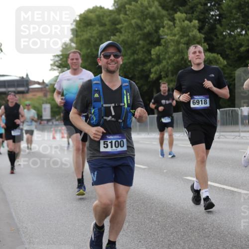 29.06.2025 - hella hamburg halbmarathon Jannik Wohlers http://msf.ph/oto/8142285 29.06.2025 10:07:25 Lombardsbrücke 1079, 1173, 2190, 2309, 3328, 4228, 4502, 4864, 5100, 5287, 6918, 7760, 9071, 9966, 10212, 10703, 11114, 11394, 11641, 12378, 12789, 13458, 15785, 16241, 16539, 16809, 16915, 18270, 18531, 18721, 19134 meine-sportfotos.de