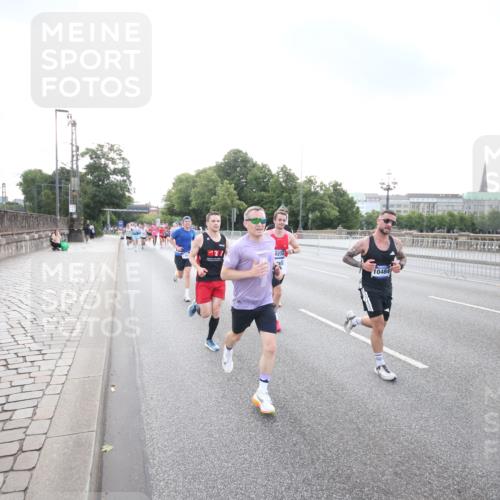 29.06.2025 - hella hamburg halbmarathon Jannik Wohlers http://msf.ph/oto/8142291 29.06.2025 09:45:25 Lombardsbrücke 1080, 1686, 1707, 1894, 2460, 4679, 5187, 5550, 6878, 7880, 7965, 8062, 8190, 10270, 10484, 10876, 11120, 12232, 12308, 12681, 13066, 13167, 13343, 13618, 13686, 13754, 14167, 14466, 14549, 14622, 15054, 15326, 15507, 15835, 15887, 16712, 16724, 16755, 17117, 17191, 17197, 17322, 17691, 18135 meine-sportfotos.de