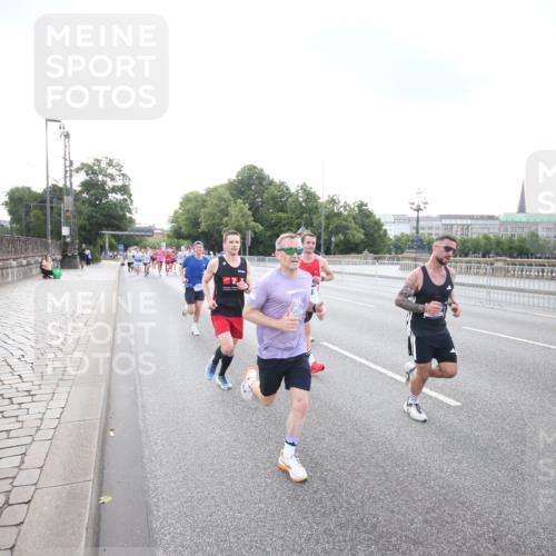 29.06.2025 - hella hamburg halbmarathon Jannik Wohlers http://msf.ph/oto/8142298 29.06.2025 09:45:25 Lombardsbrücke 1080, 1686, 1707, 1894, 2460, 4679, 5187, 5550, 6878, 7880, 7965, 8062, 8190, 10270, 10484, 10876, 11120, 12232, 12308, 12681, 13066, 13167, 13343, 13618, 13686, 13754, 14167, 14466, 14549, 14622, 15054, 15326, 15507, 15835, 15887, 16712, 16724, 16755, 17117, 17191, 17197, 17322, 17691, 18135 meine-sportfotos.de