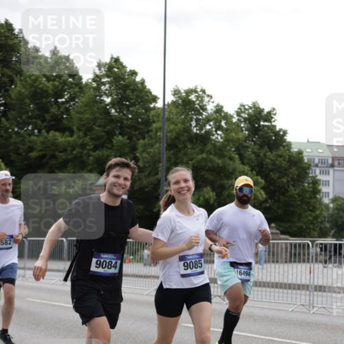 29.06.2025 - hella hamburg halbmarathon Jannik Wohlers http://msf.ph/oto/8142314 29.06.2025 10:44:26 Lombardsbrücke 1024, 1273, 1629, 1924, 2674, 3570, 4215, 4275, 4968, 5355, 6841, 6888, 8582, 8907, 9036, 9084, 9085, 9331, 9333, 9397, 10668, 10707, 11272, 12318, 12394, 13039, 13261, 13580, 14325, 14681, 15809, 16101, 16494, 16577, 16850, 17372, 18230, 19133 meine-sportfotos.de
