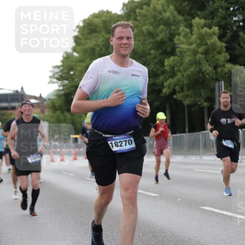 29.06.2025 - hella hamburg halbmarathon Jannik Wohlers http://msf.ph/oto/8142315 29.06.2025 10:07:27 Lombardsbrücke 1079, 1173, 2190, 2309, 3328, 4228, 4864, 5100, 5287, 6918, 7760, 9071, 9966, 10212, 10703, 11114, 11394, 11641, 12378, 12789, 13458, 15785, 16241, 16539, 16809, 16915, 18270, 18531, 19134 meine-sportfotos.de