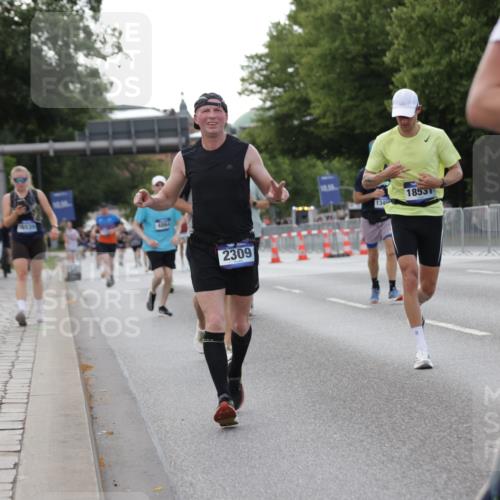 29.06.2025 - hella hamburg halbmarathon Jannik Wohlers http://msf.ph/oto/8142324 29.06.2025 10:07:27 Lombardsbrücke 1079, 1173, 2190, 2309, 3328, 4228, 4864, 5100, 5287, 6918, 7760, 9071, 9966, 10212, 10703, 11114, 11394, 11641, 12378, 12789, 13458, 15785, 16241, 16539, 16809, 16915, 18270, 18531, 19134 meine-sportfotos.de