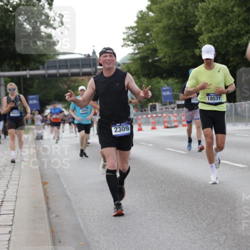 29.06.2025 - hella hamburg halbmarathon Jannik Wohlers http://msf.ph/oto/8142328 29.06.2025 10:07:27 Lombardsbrücke 1079, 1173, 2190, 2309, 3328, 4228, 4864, 5100, 5287, 6918, 7760, 9071, 9966, 10212, 10703, 11114, 11394, 11641, 12378, 12789, 13458, 15785, 16241, 16539, 16809, 16915, 18270, 18531, 19134 meine-sportfotos.de