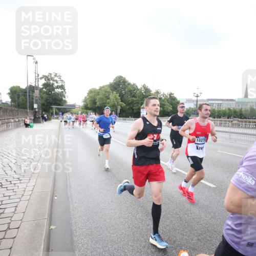 29.06.2025 - hella hamburg halbmarathon Jannik Wohlers http://msf.ph/oto/8142331 29.06.2025 09:45:25 Lombardsbrücke 1080, 1686, 1707, 1894, 2460, 4679, 5187, 5550, 6878, 7880, 7965, 8062, 8190, 10270, 10484, 10876, 11120, 12232, 12308, 12681, 13066, 13167, 13343, 13618, 13686, 13754, 14167, 14466, 14549, 14622, 15054, 15326, 15507, 15835, 15887, 16712, 16724, 16755, 17117, 17191, 17197, 17322, 17691, 18135 meine-sportfotos.de