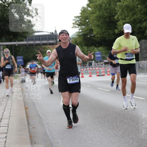 29.06.2025 - hella hamburg halbmarathon Jannik Wohlers http://msf.ph/oto/8142336 29.06.2025 10:07:28 Lombardsbrücke 1079, 1173, 2190, 2309, 3328, 4228, 4864, 5100, 5287, 6918, 7760, 9071, 9966, 10703, 11114, 11394, 11641, 12789, 12893, 13458, 15785, 16241, 16539, 16809, 16915, 18270, 18531, 19134 meine-sportfotos.de