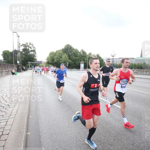 29.06.2025 - hella hamburg halbmarathon Jannik Wohlers http://msf.ph/oto/8142338 29.06.2025 09:45:25 Lombardsbrücke 1080, 1686, 1707, 1894, 2460, 4679, 5187, 5550, 6878, 7880, 7965, 8062, 8190, 10270, 10484, 10876, 11120, 12232, 12308, 12681, 13066, 13167, 13343, 13618, 13686, 13754, 14167, 14466, 14549, 14622, 15054, 15326, 15507, 15835, 15887, 16712, 16724, 16755, 17117, 17191, 17197, 17322, 17691, 18135 meine-sportfotos.de