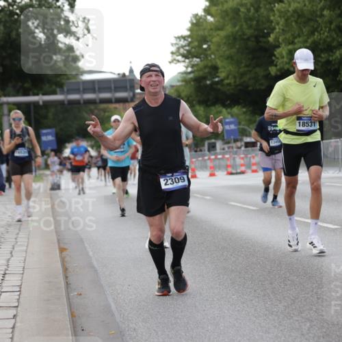 29.06.2025 - hella hamburg halbmarathon Jannik Wohlers http://msf.ph/oto/8142339 29.06.2025 10:07:28 Lombardsbrücke 1079, 1173, 2190, 2309, 3328, 4228, 4864, 5100, 5287, 6918, 7760, 9071, 9966, 10703, 11114, 11394, 11641, 12789, 12893, 13458, 15785, 16241, 16539, 16809, 16915, 18270, 18531, 19134 meine-sportfotos.de