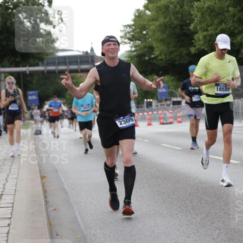 29.06.2025 - hella hamburg halbmarathon Jannik Wohlers http://msf.ph/oto/8142348 29.06.2025 10:07:28 Lombardsbrücke 1079, 1173, 2190, 2309, 3328, 4228, 4864, 5100, 5287, 6918, 7760, 9071, 9966, 10703, 11114, 11394, 11641, 12789, 12893, 13458, 15785, 16241, 16539, 16809, 16915, 18270, 18531, 19134 meine-sportfotos.de