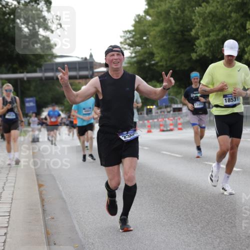 29.06.2025 - hella hamburg halbmarathon Jannik Wohlers http://msf.ph/oto/8142357 29.06.2025 10:07:28 Lombardsbrücke 1079, 1173, 2190, 2309, 3328, 4228, 4864, 5100, 5287, 6918, 7760, 9071, 9966, 10703, 11114, 11394, 11641, 12789, 12893, 13458, 15785, 16241, 16539, 16809, 16915, 18270, 18531, 19134 meine-sportfotos.de