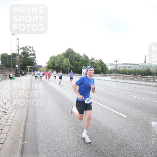 29.06.2025 - hella hamburg halbmarathon Jannik Wohlers http://msf.ph/oto/8142372 29.06.2025 09:45:26 Lombardsbrücke 1080, 1686, 1707, 1894, 2460, 4679, 5187, 5550, 6878, 7880, 7965, 8062, 8190, 10270, 10484, 10876, 11120, 12232, 12308, 12681, 13066, 13167, 13343, 13618, 13686, 13754, 14167, 14466, 14548, 14549, 14622, 15054, 15326, 15507, 15835, 15887, 16712, 16724, 16755, 17117, 17191, 17197, 17322, 17691, 18135, 18854 meine-sportfotos.de