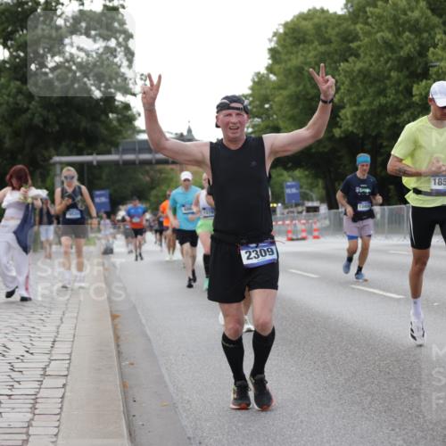 29.06.2025 - hella hamburg halbmarathon Jannik Wohlers http://msf.ph/oto/8142374 29.06.2025 10:07:28 Lombardsbrücke 1079, 1173, 2190, 2309, 3328, 4228, 4864, 5100, 5287, 6918, 7760, 9071, 9966, 10703, 11114, 11394, 11641, 12789, 12893, 13458, 15785, 16241, 16539, 16809, 16915, 18270, 18531, 19134 meine-sportfotos.de