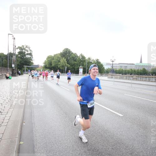 29.06.2025 - hella hamburg halbmarathon Jannik Wohlers http://msf.ph/oto/8142380 29.06.2025 09:45:26 Lombardsbrücke 1080, 1686, 1707, 1894, 2460, 4679, 5187, 5550, 6878, 7880, 7965, 8062, 8190, 10270, 10484, 10876, 11120, 12232, 12308, 12681, 13066, 13167, 13343, 13618, 13686, 13754, 14167, 14466, 14548, 14549, 14622, 15054, 15326, 15507, 15835, 15887, 16712, 16724, 16755, 17117, 17191, 17197, 17322, 17691, 18135, 18854 meine-sportfotos.de