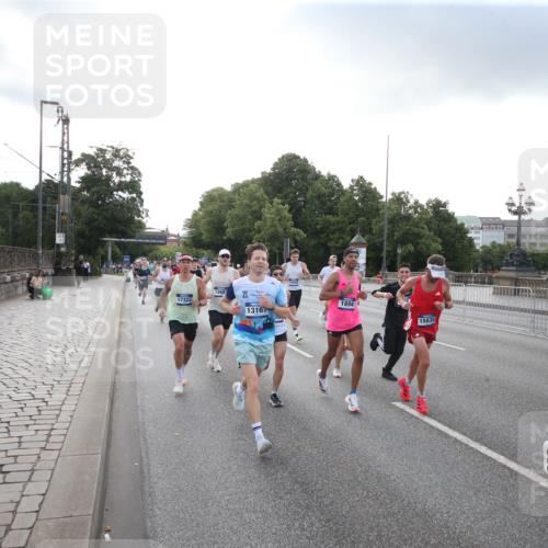 29.06.2025 - hella hamburg halbmarathon Jannik Wohlers http://msf.ph/oto/8142386 29.06.2025 09:45:30 Lombardsbrücke 1080, 1686, 1894, 2460, 4463, 4812, 5187, 5550, 6878, 7186, 7880, 7965, 8062, 10270, 10484, 12189, 12232, 12681, 13167, 13343, 13686, 13754, 14167, 14548, 14549, 14622, 15054, 15326, 15507, 15835, 16148, 16724, 16755, 17117, 17191, 17197, 17322, 17691, 18135, 18854, 19022 meine-sportfotos.de