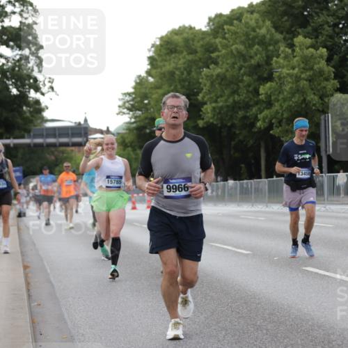 29.06.2025 - hella hamburg halbmarathon Jannik Wohlers http://msf.ph/oto/8142394 29.06.2025 10:07:30 Lombardsbrücke 1079, 1173, 1527, 2190, 2309, 3328, 4228, 4864, 5100, 5287, 6918, 7760, 9071, 9966, 10703, 11114, 11394, 11641, 12789, 12893, 13458, 15785, 16241, 16539, 16809, 16915, 18270, 18531 meine-sportfotos.de