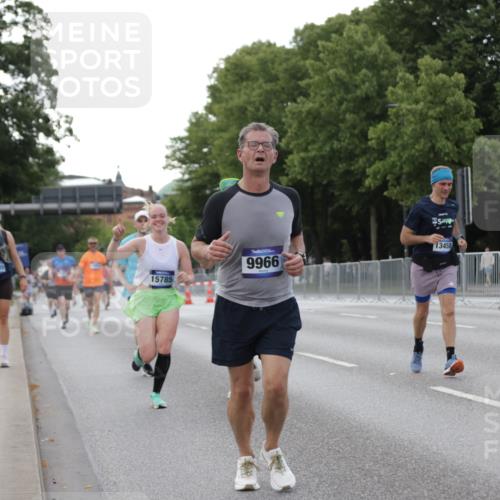 29.06.2025 - hella hamburg halbmarathon Jannik Wohlers http://msf.ph/oto/8142402 29.06.2025 10:07:30 Lombardsbrücke 1079, 1173, 1527, 2190, 2309, 3328, 4228, 4864, 5100, 5287, 6918, 7760, 9071, 9966, 10703, 11114, 11394, 11641, 12789, 12893, 13458, 15785, 16241, 16539, 16809, 16915, 18270, 18531 meine-sportfotos.de