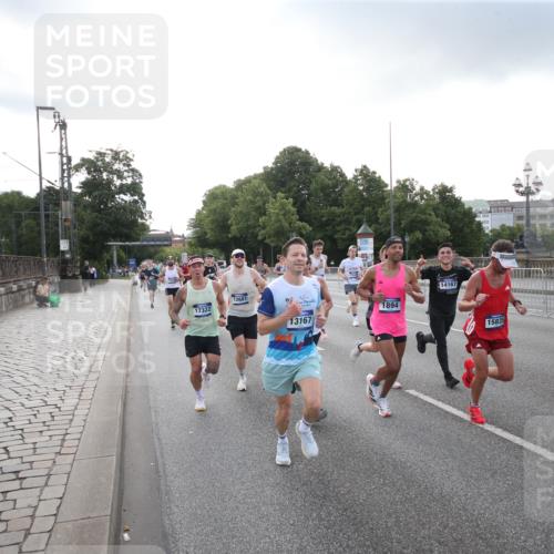 29.06.2025 - hella hamburg halbmarathon Jannik Wohlers http://msf.ph/oto/8142405 29.06.2025 09:45:30 Lombardsbrücke 1080, 1686, 1894, 2460, 4463, 4812, 5187, 5550, 6878, 7186, 7880, 7965, 8062, 10270, 10484, 12189, 12232, 12681, 13167, 13343, 13686, 13754, 14167, 14548, 14549, 14622, 15054, 15326, 15507, 15835, 16148, 16724, 16755, 17117, 17191, 17197, 17322, 17691, 18135, 18854, 19022 meine-sportfotos.de