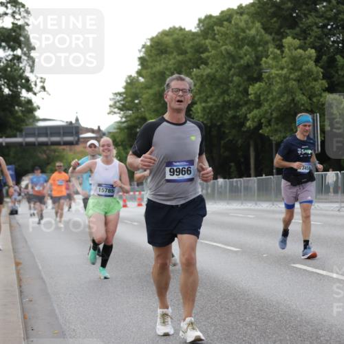 29.06.2025 - hella hamburg halbmarathon Jannik Wohlers http://msf.ph/oto/8142409 29.06.2025 10:07:30 Lombardsbrücke 1079, 1173, 1527, 2190, 2309, 3328, 4228, 4864, 5100, 5287, 6918, 7760, 9071, 9966, 10703, 11114, 11394, 11641, 12789, 12893, 13458, 15785, 16241, 16539, 16809, 16915, 18270, 18531 meine-sportfotos.de