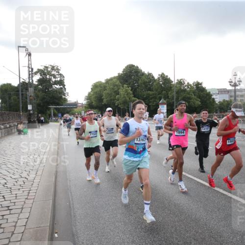 29.06.2025 - hella hamburg halbmarathon Jannik Wohlers http://msf.ph/oto/8142412 29.06.2025 09:45:30 Lombardsbrücke 1080, 1686, 1894, 2460, 4463, 4812, 5187, 5550, 6878, 7186, 7880, 7965, 8062, 10270, 10484, 12189, 12232, 12681, 13167, 13343, 13686, 13754, 14167, 14548, 14549, 14622, 15054, 15326, 15507, 15835, 16148, 16724, 16755, 17117, 17191, 17197, 17322, 17691, 18135, 18854, 19022 meine-sportfotos.de