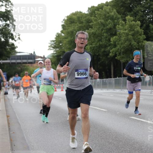 29.06.2025 - hella hamburg halbmarathon Jannik Wohlers http://msf.ph/oto/8142413 29.06.2025 10:07:31 Lombardsbrücke 1079, 1527, 2309, 3328, 4228, 4864, 5100, 5287, 6918, 7760, 9071, 9966, 10703, 11114, 11394, 11641, 12789, 12893, 13458, 15785, 16539, 16809, 16915, 18270, 18531 meine-sportfotos.de