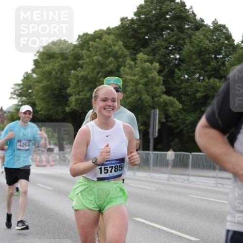 29.06.2025 - hella hamburg halbmarathon Jannik Wohlers http://msf.ph/oto/8142432 29.06.2025 10:07:32 Lombardsbrücke 1079, 1527, 2309, 3328, 4228, 4864, 5100, 5287, 6918, 7760, 9071, 9966, 10703, 11114, 11394, 11641, 12789, 12893, 13458, 15785, 16539, 16809, 16915, 18270, 18531 meine-sportfotos.de