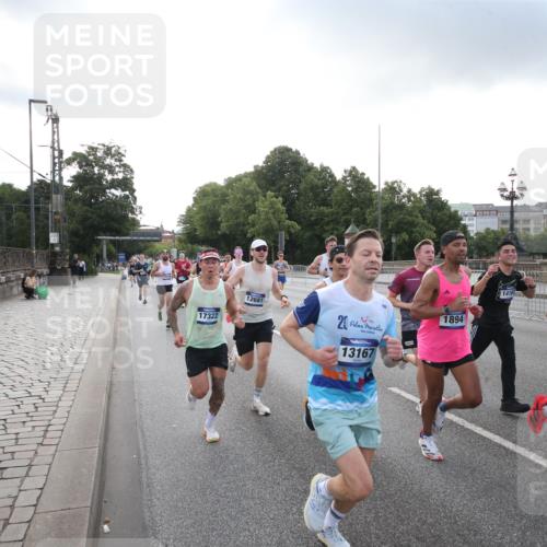 29.06.2025 - hella hamburg halbmarathon Jannik Wohlers http://msf.ph/oto/8142433 29.06.2025 09:45:30 Lombardsbrücke 1080, 1686, 1894, 2460, 4463, 4812, 5187, 5550, 6878, 7186, 7880, 7965, 8062, 10270, 10484, 12189, 12232, 12681, 13167, 13343, 13686, 13754, 14167, 14548, 14549, 14622, 15054, 15326, 15507, 15835, 16148, 16724, 16755, 17117, 17191, 17197, 17322, 17691, 18135, 18854, 19022 meine-sportfotos.de