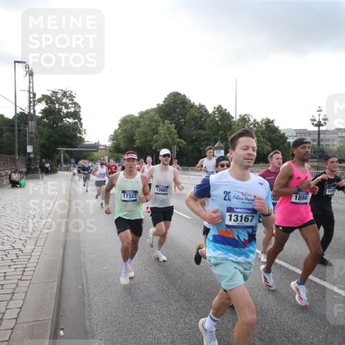 29.06.2025 - hella hamburg halbmarathon Jannik Wohlers http://msf.ph/oto/8142440 29.06.2025 09:45:30 Lombardsbrücke 1080, 1686, 1894, 2460, 4463, 4812, 5187, 5550, 6878, 7186, 7880, 7965, 8062, 10270, 10484, 12189, 12232, 12681, 13167, 13343, 13686, 13754, 14167, 14548, 14549, 14622, 15054, 15326, 15507, 15835, 16148, 16724, 16755, 17117, 17191, 17197, 17322, 17691, 18135, 18854, 19022 meine-sportfotos.de