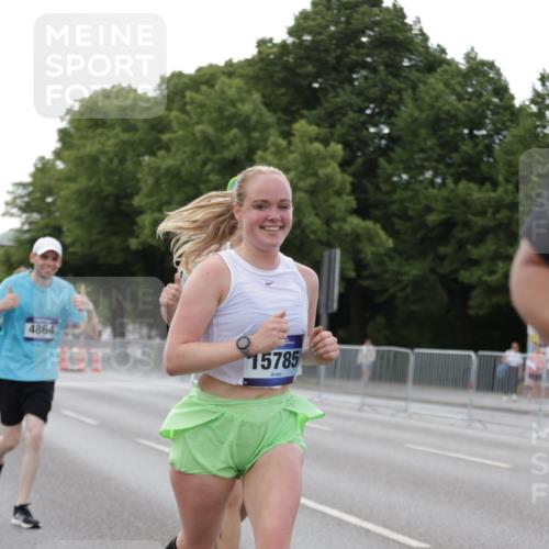 29.06.2025 - hella hamburg halbmarathon Jannik Wohlers http://msf.ph/oto/8142443 29.06.2025 10:07:32 Lombardsbrücke 1079, 1527, 2309, 3328, 4228, 4864, 5100, 5287, 6918, 7760, 9071, 9966, 10703, 11114, 11394, 11641, 12789, 12893, 13458, 15785, 16539, 16809, 16915, 18270, 18531 meine-sportfotos.de
