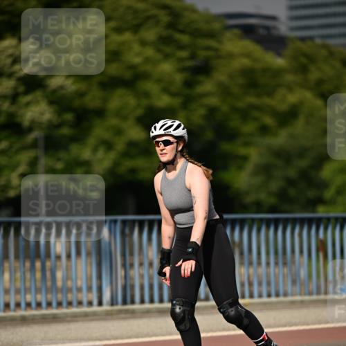 29.06.2025 - hella hamburg halbmarathon Dr. Thomas Lammeyer http://msf.ph/oto/8142450 29.06.2025 09:10:50 Kennedybrücke  meine-sportfotos.de