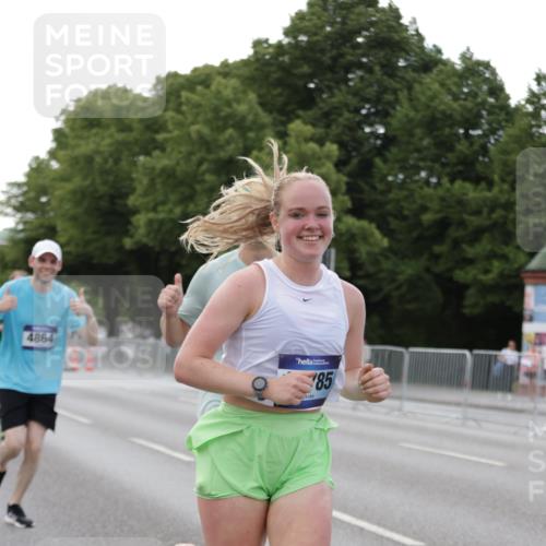 29.06.2025 - hella hamburg halbmarathon Jannik Wohlers http://msf.ph/oto/8142452 29.06.2025 10:07:33 Lombardsbrücke 1079, 1527, 2309, 3328, 4228, 4864, 5100, 5287, 6918, 7760, 9071, 9966, 10703, 11114, 11394, 11641, 12789, 12893, 13458, 15785, 16539, 16809, 16915, 18270, 18531 meine-sportfotos.de