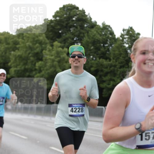 29.06.2025 - hella hamburg halbmarathon Jannik Wohlers http://msf.ph/oto/8142483 29.06.2025 10:07:33 Lombardsbrücke 1079, 1527, 2309, 3328, 4228, 4864, 5100, 5287, 6918, 7760, 9071, 9966, 10703, 11114, 11394, 11641, 12789, 12893, 13458, 15785, 16539, 16809, 16915, 18270, 18531 meine-sportfotos.de