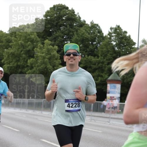 29.06.2025 - hella hamburg halbmarathon Jannik Wohlers http://msf.ph/oto/8142494 29.06.2025 10:07:33 Lombardsbrücke 1079, 1527, 2309, 3328, 4228, 4864, 5100, 5287, 6918, 7760, 9071, 9966, 10703, 11114, 11394, 11641, 12789, 12893, 13458, 15785, 16539, 16809, 16915, 18270, 18531 meine-sportfotos.de
