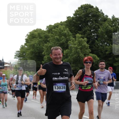 29.06.2025 - hella hamburg halbmarathon Jannik Wohlers http://msf.ph/oto/8142499 29.06.2025 10:44:33 Lombardsbrücke 1024, 1273, 1629, 1924, 2007, 2779, 3570, 4275, 5190, 6841, 6888, 7699, 7912, 8582, 8907, 9036, 9084, 9085, 10562, 10566, 10668, 10707, 11272, 12198, 12318, 12332, 12334, 12394, 13039, 13261, 13580, 14325, 14777, 15458, 15809, 16101, 16494, 16577, 16850, 17521, 18084, 18230, 18294 meine-sportfotos.de