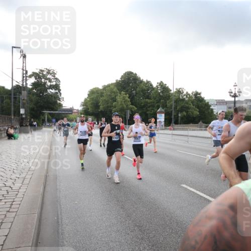 29.06.2025 - hella hamburg halbmarathon Jannik Wohlers http://msf.ph/oto/8142503 29.06.2025 09:45:31 Lombardsbrücke 1080, 1686, 1894, 2460, 4463, 4812, 5187, 5550, 6495, 6878, 7186, 7880, 7965, 8062, 10270, 10484, 11199, 12189, 12232, 12681, 13167, 13343, 13686, 13754, 14167, 14548, 14549, 14622, 15054, 15326, 15507, 15835, 16148, 16724, 16755, 16963, 17117, 17322, 17691, 18135, 18854, 19022, 19118 meine-sportfotos.de