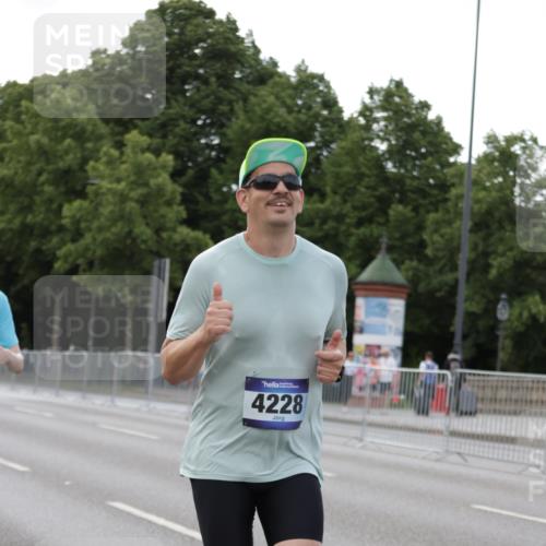 29.06.2025 - hella hamburg halbmarathon Jannik Wohlers http://msf.ph/oto/8142511 29.06.2025 10:07:33 Lombardsbrücke 1079, 1527, 2309, 3328, 4228, 4864, 5100, 5287, 6918, 7760, 9071, 9966, 10703, 11114, 11394, 11641, 12789, 12893, 13458, 15785, 16539, 16809, 16915, 18270, 18531 meine-sportfotos.de