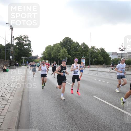 29.06.2025 - hella hamburg halbmarathon Jannik Wohlers http://msf.ph/oto/8142514 29.06.2025 09:45:32 Lombardsbrücke 1080, 1686, 1894, 2460, 4463, 4812, 5187, 5550, 6495, 6878, 7186, 7880, 7965, 8062, 10270, 10484, 11199, 12189, 12232, 12681, 13167, 13343, 13686, 13754, 14167, 14548, 14549, 14622, 15054, 15326, 15507, 15835, 16148, 16724, 16755, 16963, 17117, 17322, 17691, 18135, 18854, 19022, 19118 meine-sportfotos.de