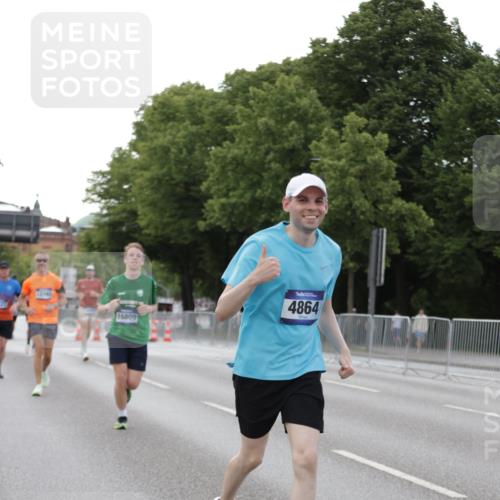 29.06.2025 - hella hamburg halbmarathon Jannik Wohlers http://msf.ph/oto/8142528 29.06.2025 10:07:34 Lombardsbrücke 1079, 1527, 2309, 3328, 4228, 4864, 5100, 5287, 6918, 7348, 8585, 9071, 9966, 10703, 12789, 12893, 13458, 15785, 16539, 16809, 16915, 18270, 18325, 18531 meine-sportfotos.de
