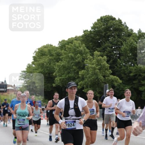 29.06.2025 - hella hamburg halbmarathon Jannik Wohlers http://msf.ph/oto/8142532 29.06.2025 10:44:35 Lombardsbrücke 1024, 1273, 1629, 1685, 1924, 2007, 2779, 3570, 4275, 5190, 6509, 6841, 6888, 7699, 7912, 8582, 8762, 8907, 9036, 9084, 9085, 10562, 10566, 10668, 10707, 12198, 12332, 12334, 12394, 13039, 13261, 13580, 14325, 14777, 15458, 15809, 16101, 16494, 16850, 17521, 18084, 18230, 18294 meine-sportfotos.de