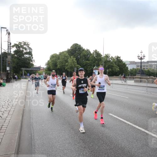 29.06.2025 - hella hamburg halbmarathon Jannik Wohlers http://msf.ph/oto/8142546 29.06.2025 09:45:32 Lombardsbrücke 1080, 1686, 1894, 2460, 4463, 4812, 5187, 5550, 6495, 6878, 7186, 7880, 7965, 8062, 10270, 10484, 11199, 12189, 12232, 12681, 13167, 13343, 13686, 13754, 14167, 14548, 14549, 14622, 15054, 15326, 15507, 15835, 16148, 16724, 16755, 16963, 17117, 17322, 17691, 18135, 18854, 19022, 19118 meine-sportfotos.de