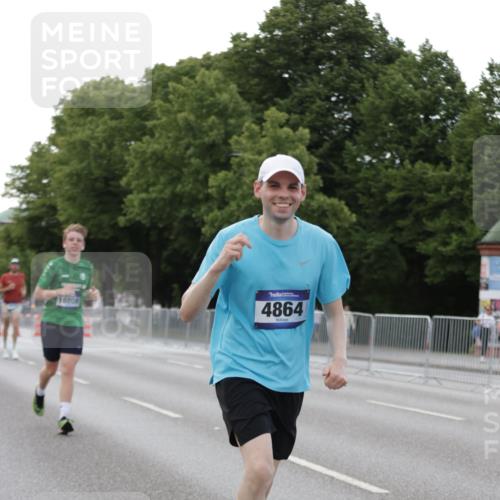 29.06.2025 - hella hamburg halbmarathon Jannik Wohlers http://msf.ph/oto/8142553 29.06.2025 10:07:34 Lombardsbrücke 1079, 1527, 2309, 3328, 4228, 4864, 5100, 5287, 6918, 7348, 8585, 9071, 9966, 10703, 12789, 12893, 13458, 15785, 16539, 16809, 16915, 18270, 18325, 18531 meine-sportfotos.de