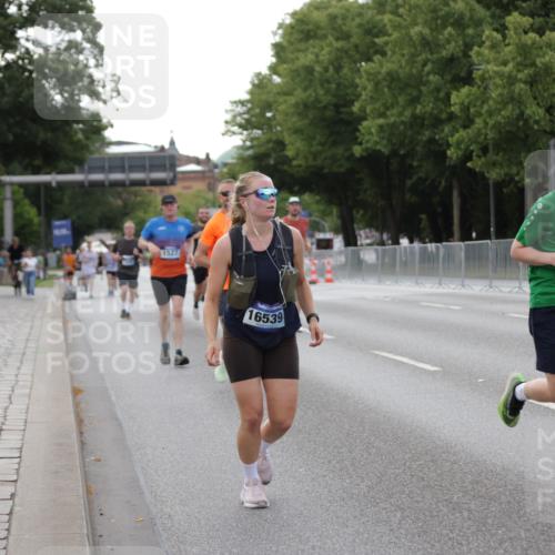 29.06.2025 - hella hamburg halbmarathon Jannik Wohlers http://msf.ph/oto/8142563 29.06.2025 10:07:36 Lombardsbrücke 1079, 1527, 2309, 3328, 4228, 4864, 5287, 7348, 8585, 9071, 9966, 12789, 12893, 13458, 15785, 16809, 16915, 18325, 18531 meine-sportfotos.de