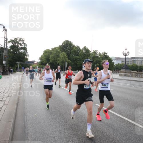 29.06.2025 - hella hamburg halbmarathon Jannik Wohlers http://msf.ph/oto/8142569 29.06.2025 09:45:32 Lombardsbrücke 1080, 1686, 1894, 2460, 4463, 4812, 5187, 5550, 6495, 6878, 7186, 7880, 7965, 8062, 10270, 10484, 11199, 12189, 12232, 12681, 13167, 13343, 13686, 13754, 14167, 14548, 14549, 14622, 15054, 15326, 15507, 15835, 16148, 16724, 16755, 16963, 17117, 17322, 17691, 18135, 18854, 19022, 19118 meine-sportfotos.de