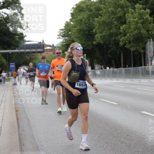 29.06.2025 - hella hamburg halbmarathon Jannik Wohlers http://msf.ph/oto/8142581 29.06.2025 10:07:36 Lombardsbrücke 1079, 1527, 2309, 3328, 4228, 4864, 5287, 7348, 8585, 9071, 9966, 12789, 12893, 13458, 15785, 16809, 16915, 18325, 18531 meine-sportfotos.de